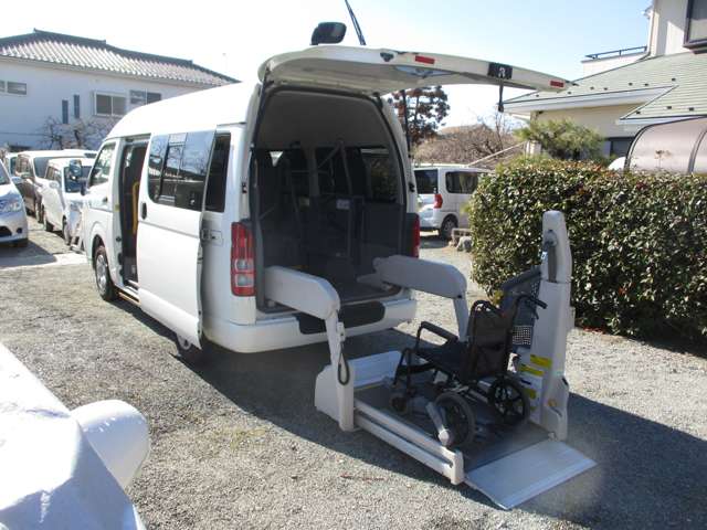 2009 Toyota Hiace – thumbnail 3