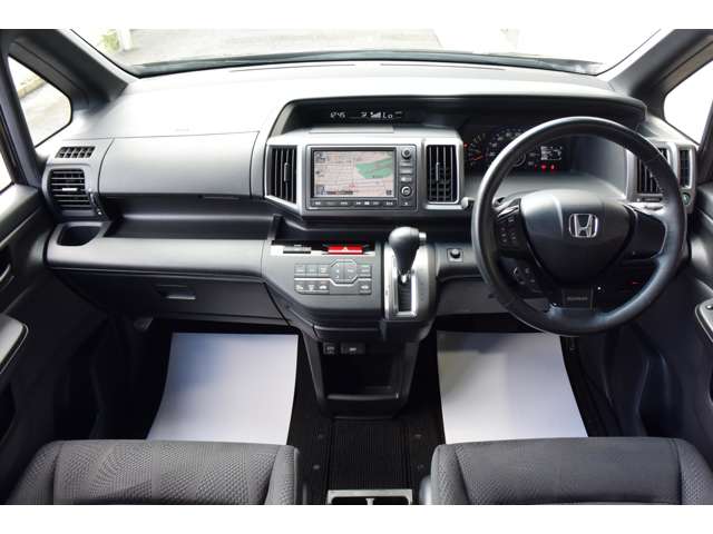 2010 Honda Stepwgn – thumbnail 2