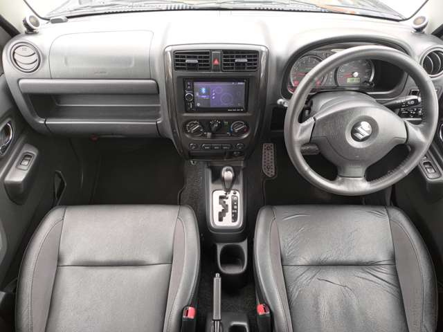 2010 Suzuki Jimny – thumbnail 2