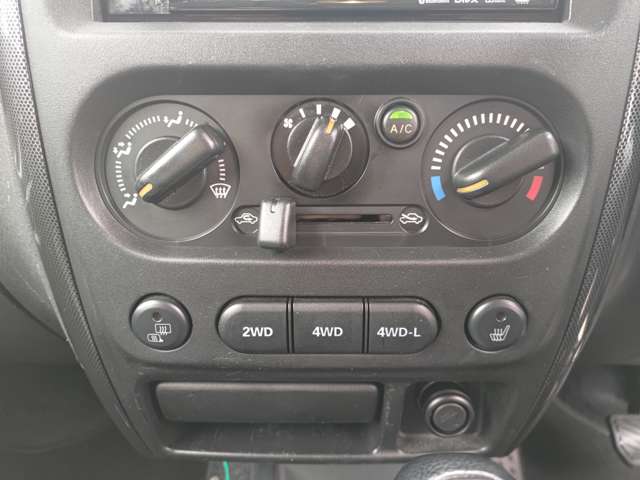 2010 Suzuki Jimny – thumbnail 4