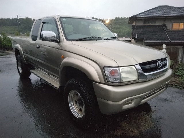 2004 Toyota Hilux