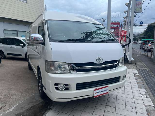 2009 Toyota Regius Ace – thumbnail 4