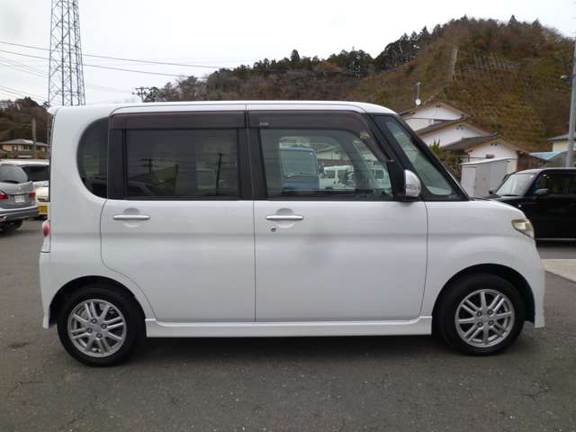 2010 Daihatsu Tanto – thumbnail 4