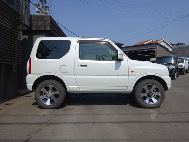 2010 Suzuki Jimny – thumbnail 4