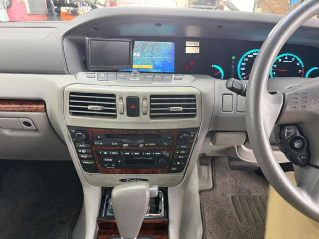 1999 Nissan Cedric – thumbnail 3