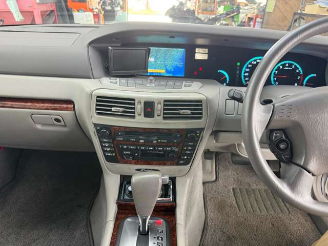 1999 Nissan Cedric – thumbnail 4