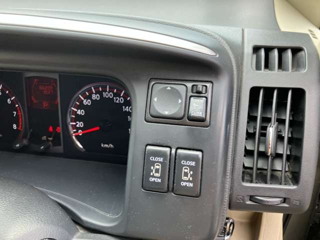 2008 Nissan Serena – thumbnail 2