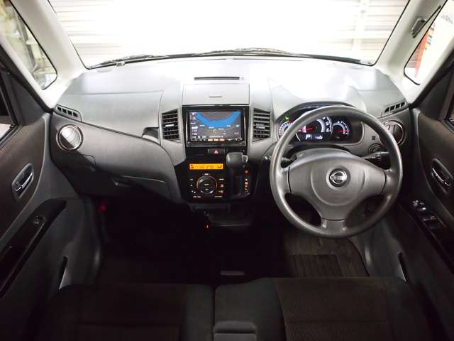 2010 Nissan Roox – thumbnail 2