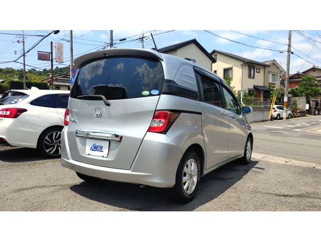 2010 Honda Freed Spike – thumbnail 2