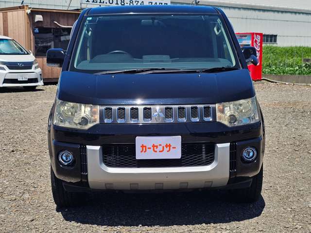 2010 Mitsubishi Delica D:5 – thumbnail 2
