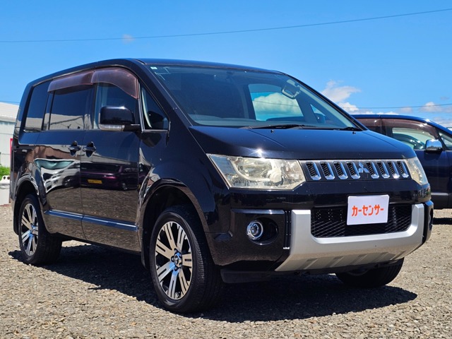2010 Mitsubishi Delica D:5 – thumbnail 3