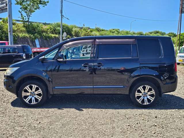 2010 Mitsubishi Delica D:5 – thumbnail 4