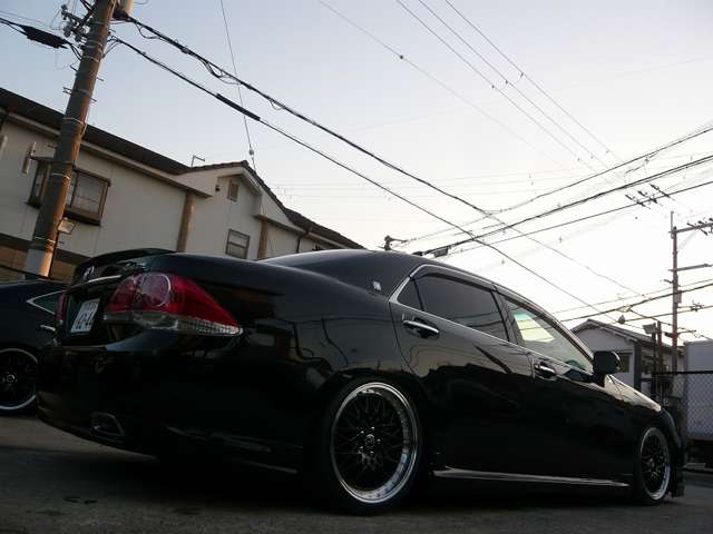 2010 Toyota Crown Athlete – thumbnail 3