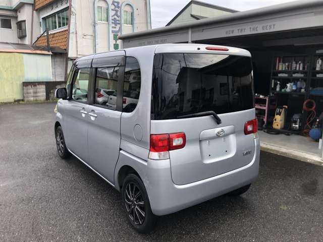 2010 Daihatsu Tanto – thumbnail 4