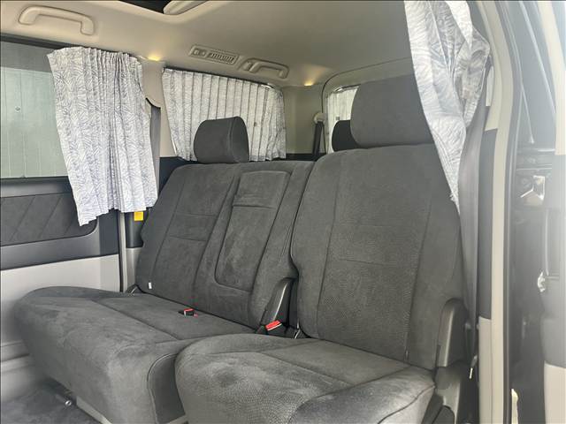2005 Toyota Alphard – thumbnail 4