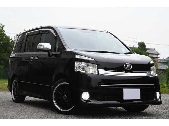2010 Toyota Voxy – thumbnail 3