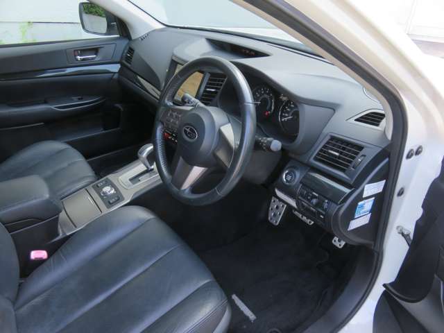 2009 Subaru Legacy Touring Wagon – thumbnail 2