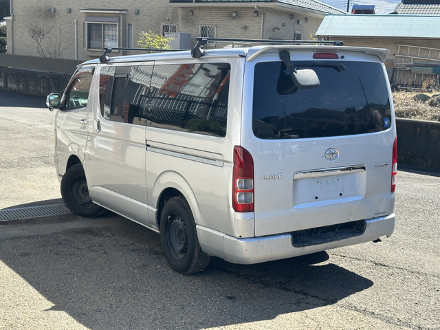 2005 Toyota Hiace – thumbnail 2