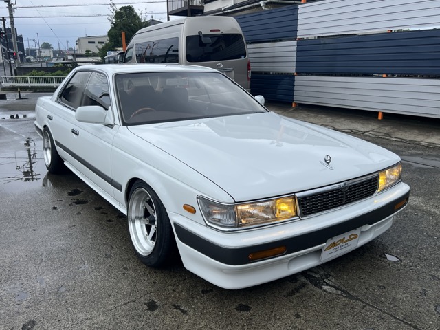 1989 Nissan Laurel – thumbnail 2