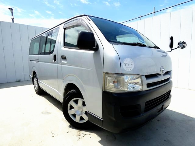 2004 Toyota Hiace