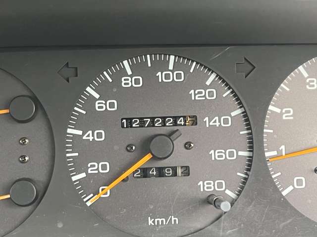 1990 Nissan Bluebird – thumbnail 2