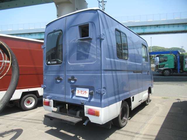 2003 Toyota Quickdelivery – thumbnail 4