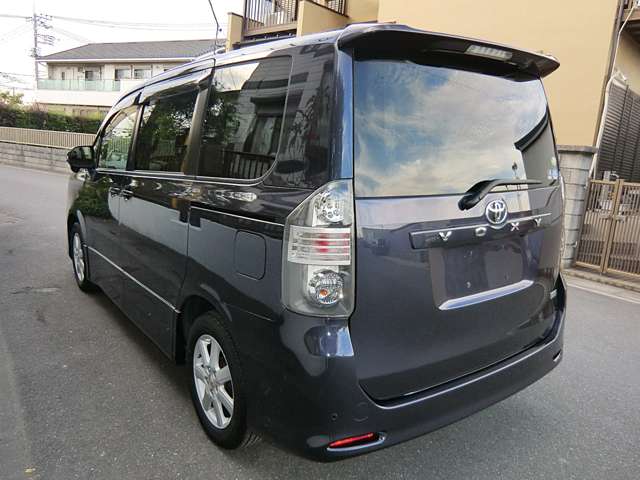 2007 Toyota Voxy – thumbnail 2