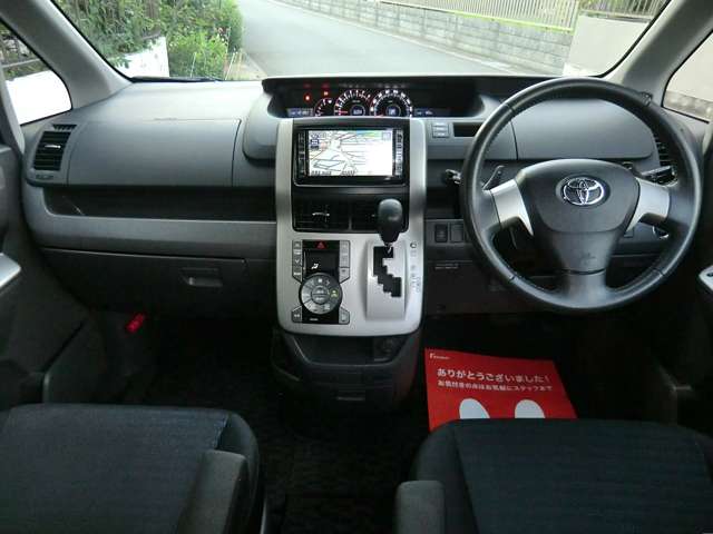 2007 Toyota Voxy – thumbnail 3