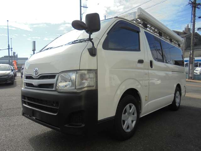 2011 Toyota Regius Ace – thumbnail 4