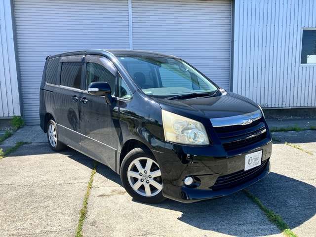 2008 Toyota Noah – thumbnail 3