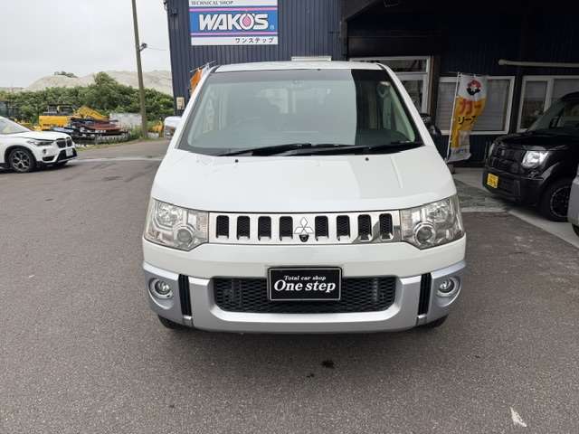 2008 Mitsubishi Delica D:5 – thumbnail 2