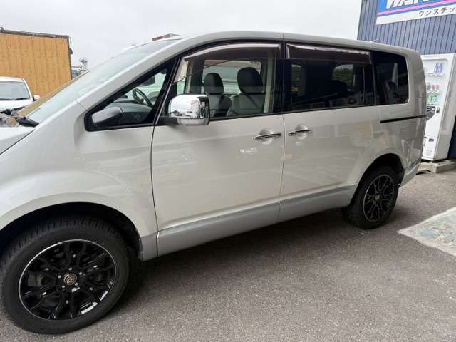 2008 Mitsubishi Delica D:5 – thumbnail 4