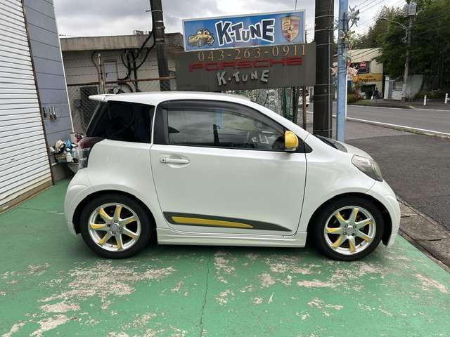2009 Toyota iQ – thumbnail 2