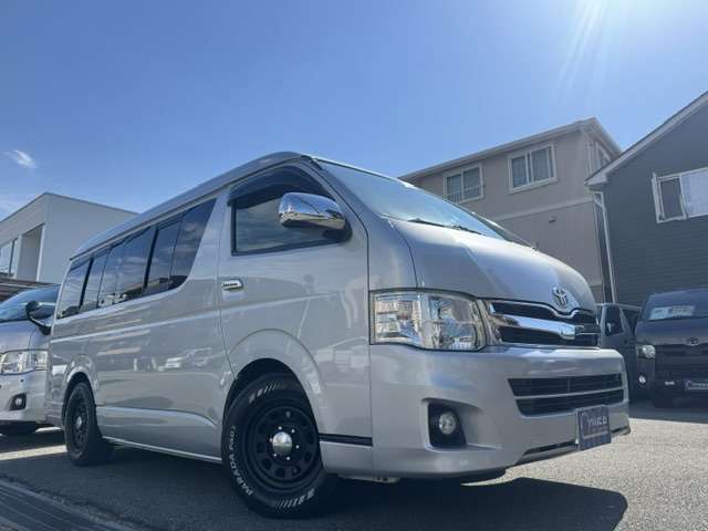 2010 Toyota Hiace – thumbnail 3