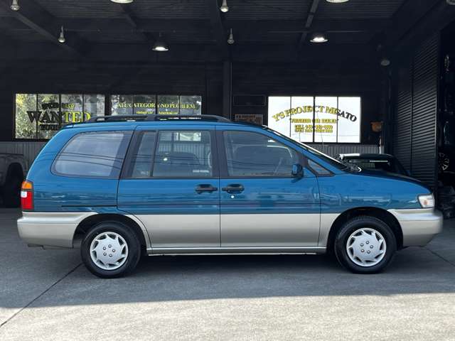 1996 Nissan Prairie Joy – thumbnail 4