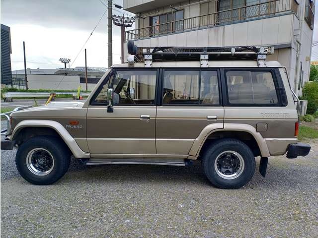 1990 Mitsubishi Pajero – thumbnail 2