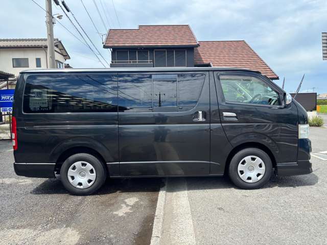 2010 Toyota Regius Ace – thumbnail 4