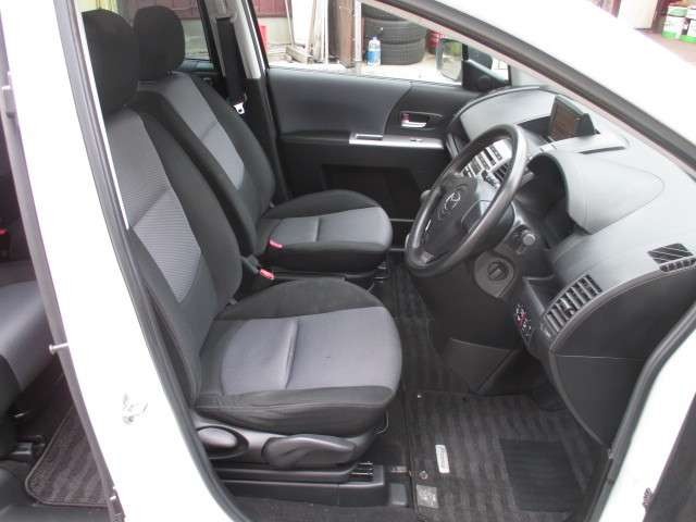 2005 Mazda Premacy – thumbnail 4