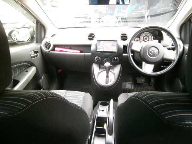 2010 Mazda Demio – thumbnail 3