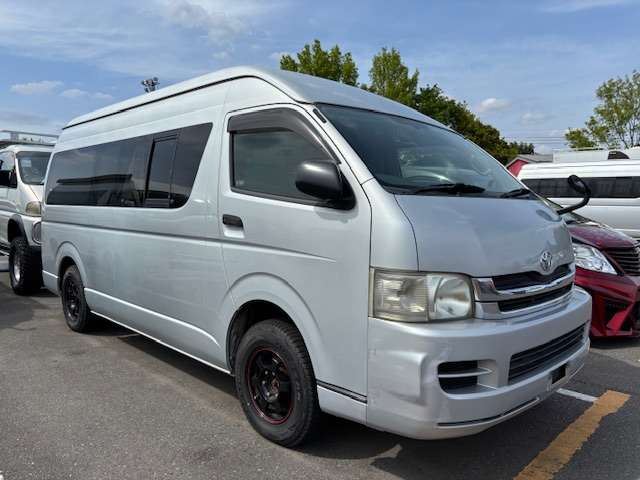 2009 Toyota Hiace – thumbnail 2