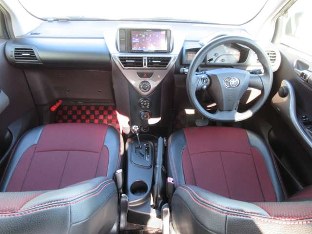 2009 Toyota iQ – thumbnail 3
