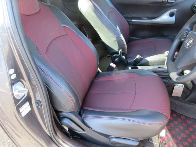 2009 Toyota iQ – thumbnail 4