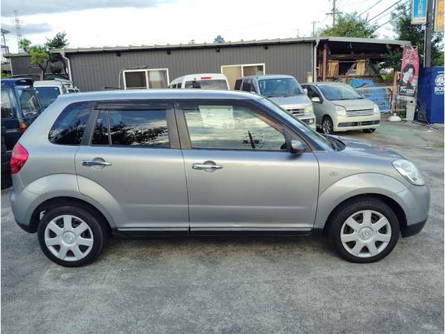 2009 Mazda Verisa – thumbnail 4