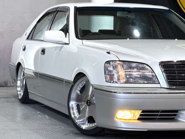 2002 Toyota Crown Royal – thumbnail 3