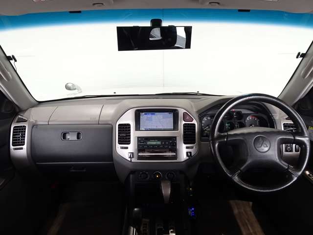 2005 Mitsubishi Pajero – thumbnail 3