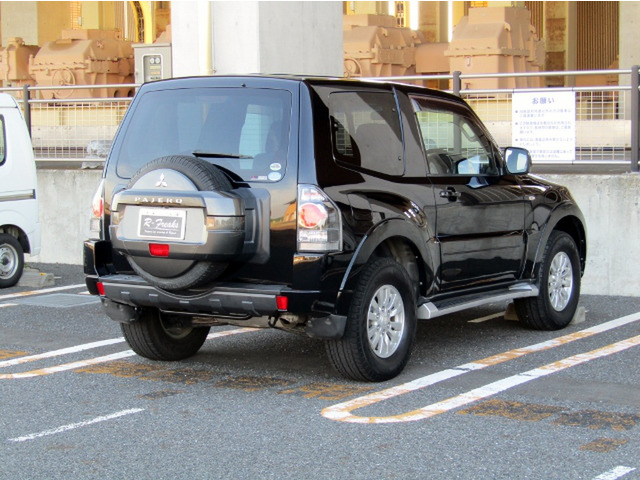 2010 Mitsubishi Pajero – thumbnail 4