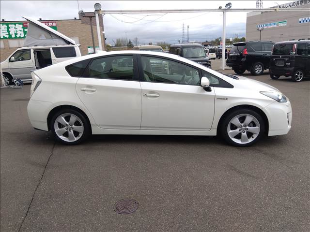 2010 Toyota Prius – thumbnail 3