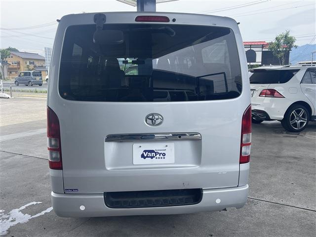 2009 Toyota Hiace – thumbnail 4