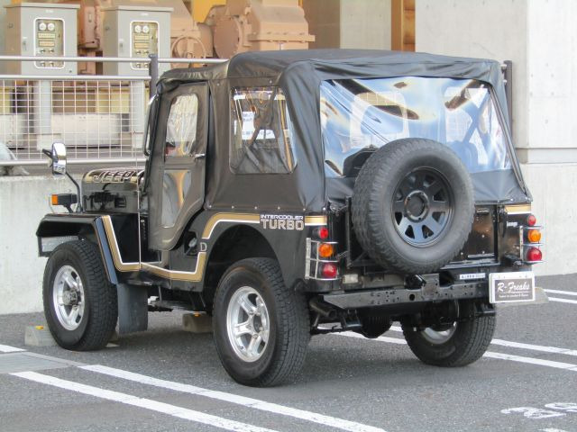 1995 Mitsubishi Jeep – thumbnail 2