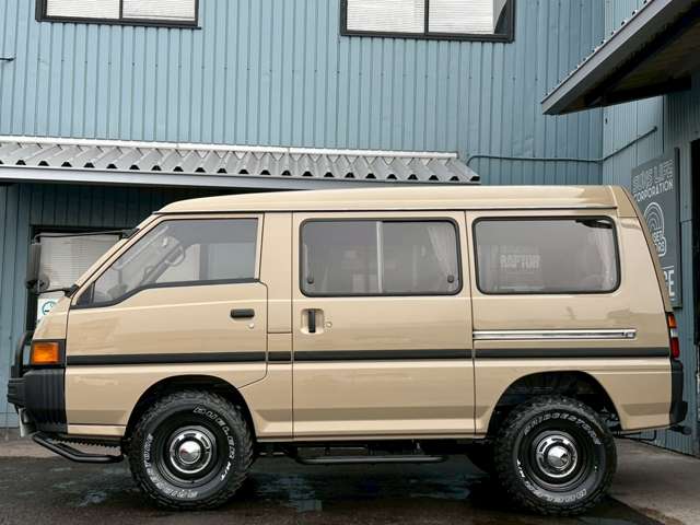 1990 Mitsubishi Delica Star Wagon – thumbnail 4